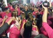 Rio Dondokambey di ‘Serbu’ Emak-emak Kotamobagu