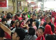 Jadi Favorit, Kader dan Simpatisan Rebutan Selfie Bareng Rio Dindokambey di Jarod Manado
