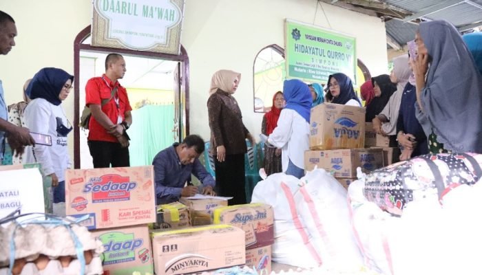 Peduli Korban Bencana Alam, Wali Kota Kotamobagu Salurkan Langsung Bantuan Bagi Korban Banjir Manado.