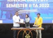 Wali Kota Kotamobagu, Tatong Bara Terima LHP dari BPK RI.