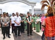 Tiba di Bandara Sam Ratulangi Manado, Pangdam Mayjen TNI Candra Wijaya disambut Sekprov Kepel