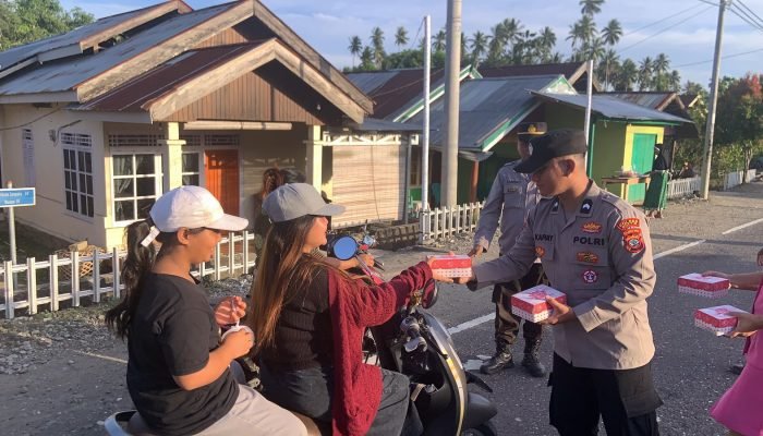 Polres Boltim Berbagi Takjil di Bulan Suci Ramadhan