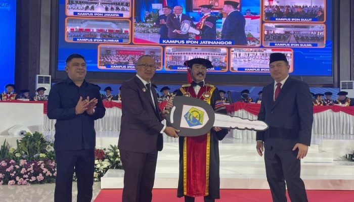 Ketua DPRD Kotamobagu Dampingi Pj. Wali Kota Serahkan 1 Unit Bus Bantuan ke IPDN Kampus Sulut.