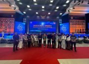 Wali Kota Asripan Didampingi Ketua DPRD Kotamobagu Serahkan Bus Bantuan kepada IPDN Sulut.
