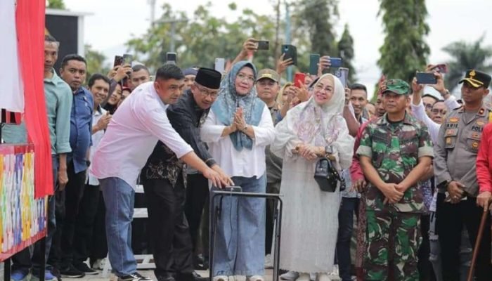 Mekal Turut Resta Peresmian Alun-Alun Bokihotinimbang.
