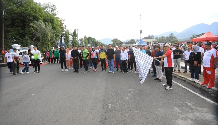 Pj Walikota Lepas Peserta Fun Run-Jalan Sehat HUT Kotamobagu ke 17.