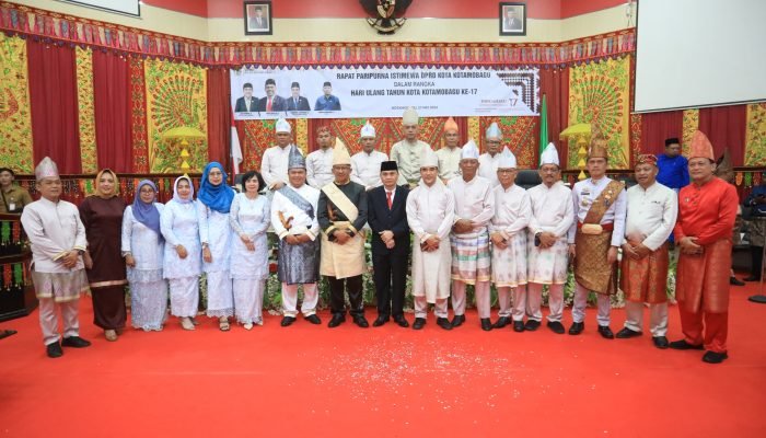 Masih Dengan Nuansa HUT ke 17, PJ Wali Kota Ikuti Rapat Paripurna Istimewa di DPRD Kotamobagu.