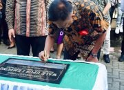 Resmian Gedung Serbaguna KGPM Imanuel Ampreng, Gubernu Olly Juga Salurkan Bantuan
