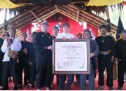 Menkumham RI Terima Gelar Kehormatan “Sinatria Pinayungan” Oleh Baresan Olot Masyarakat Adat Sunda