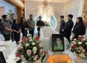 Istri Mantan Danrem Santiago Mayjen Meyer Putong Berpulang, Gubernur Olly Melayat ke Rumah Duka