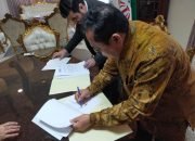 Ketum SMSI Tandatangani MoU Bersama Konselor Kebudayaan Iran Ebrahimi