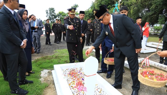 Abdullah Mokoginta Bersama Forkopimda Mengikuti Upacara Ziarah Nasional