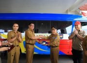 PJ Wali Kota Serahkan 1 Unit Bus Bantuan Dari Pemkot Kotamobagu.