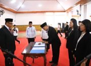 Abdullah Mokoginta Lantik 15 Pejabat Fungsional Pemkot Kotamobagu.