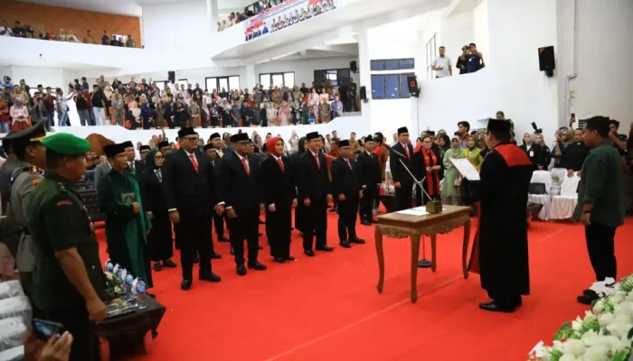 Pj Wali Kota Abdullah Mokoginta Hadiri Rapat Paripurna, Pengucapan Sumpah Janji Anggota DPRD Kotamobagu 2024-2029.
