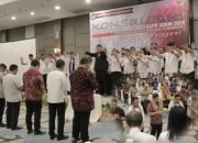 Buka Konsultasi BPS se-KGPM, Steven Kandouw didoakan Para Gembala