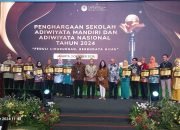 Sekolah Terbaik Nasional, SDN 2 Poyowa Besar Raih Piala Adiwiyata Mandiri.