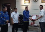 SK diserahkan Sekprov Kepel, Iroth Resmi Jabat Plt Karo Adpim Sulut