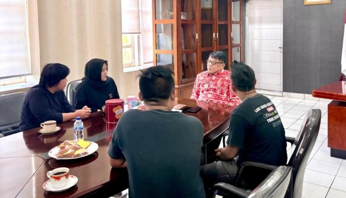 Abdullah Mokoginta dan Manajemen Novotel Manado Sepakat Pasarkan Kopi Kotamobagu untuk Tamu Hotel.