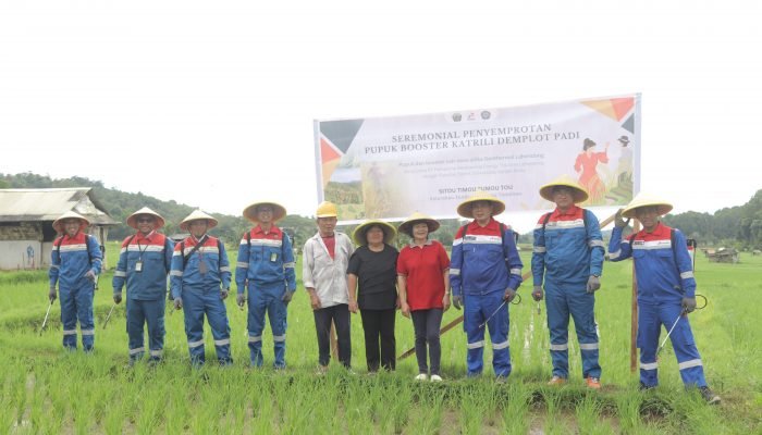 PGE Dukung Pertanian Berkelanjutan di Tomohon dengan Penyemprotan Pupuk Booster Katrili