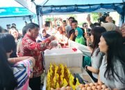 Gubernur Yulius Pastikan Pemerintah Akan Selalu Hadir ditengah-tengah Masyarakat, 15 Kab/Kota Dapat 37.500 Kg Beras Gratis