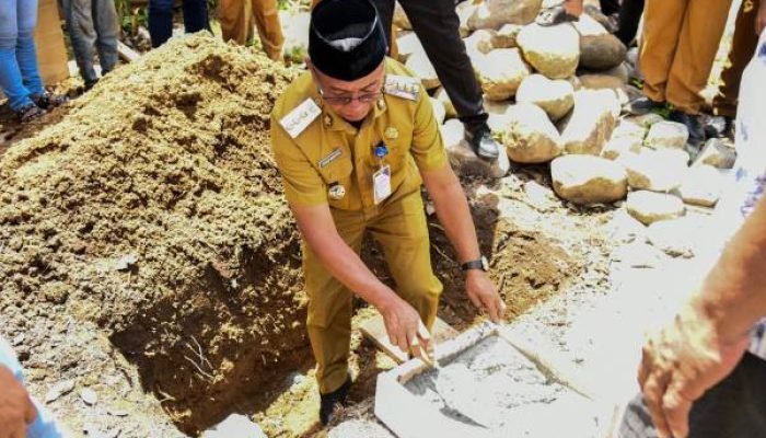 Bupati Letakan Batu Pertama Pembangunan Rumah Tahfidz Nurhayati di Desa Tombolikat
