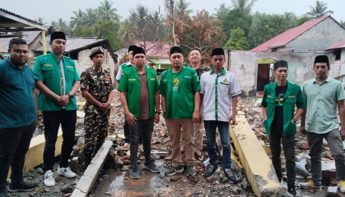 Muliadi Paputungan Pimpin GP Ansor Sulut Salurkan Bantuan Korban Kebakaran di Bakan