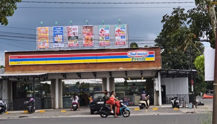 Dibacking Oknum Polisi, Managemen Indomaret di Mocil Usir Pedagang Bakso!