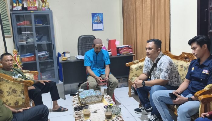 Managemen Indomaret dan Mas Bakso Dipertemukan di Kantor Kelurahan Mocil.