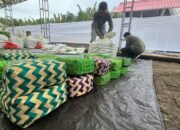 Unik! Pertamina Sulawesi Bagikan Daging Kurban Pakai Besek Bambu