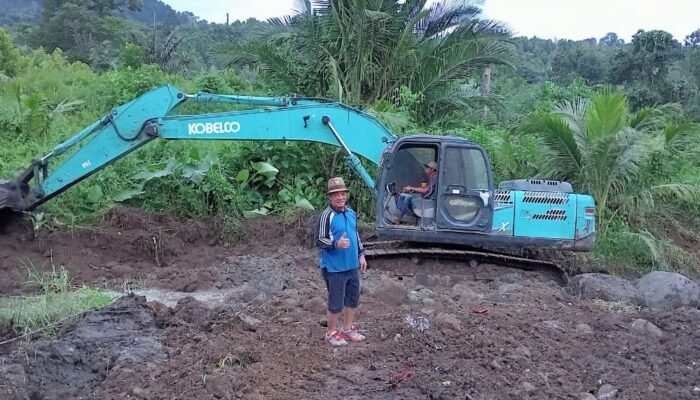 Wujudkan Visi Swasembada Pangan, Pemdes Tombolikat Buka Akses Jalan Pertanian Tangkilon