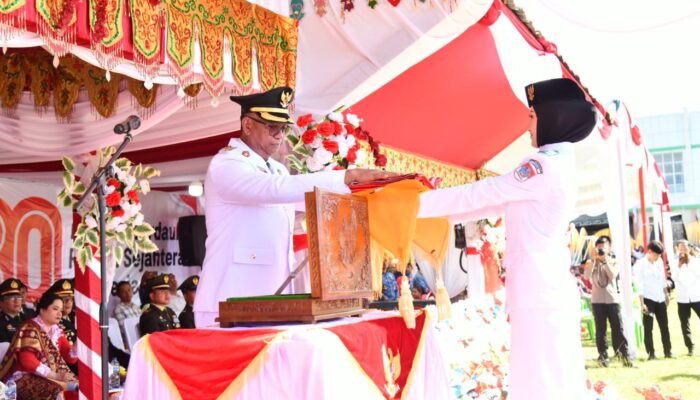 Bupati Oskar Manoppo Irup HUT RI ke – 80 di Lapangan Gogaluman Tutuyan