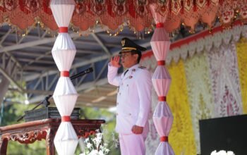 Wali Kota Kotamobagu, dr Weny Gaib SpM memimpin upacara peringatan HUT Kemerdekaan RI ke-80 di Alun-alun Boki Hotinimbang, Minggu (17/8/2025). Foto/Kominfo Kotamobagu.