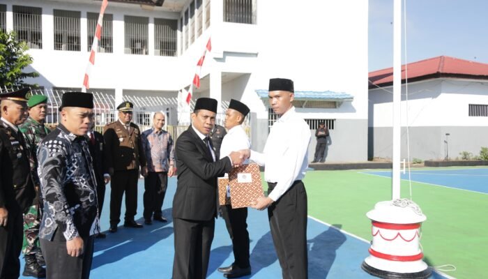 Sejumlah Narapidana Rutan Kelas II B Kotamobagu menerima remisi, Minggu (17/8/2025). Foto/Kominfo Kotamobagu.
