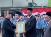 Kadis Perikanan Kota Bitung Sadat Minabari Terima Tanda Kehormatan Satyalancana Wira Karya dari Presiden