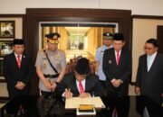 Bersama Wagub, Gubernur Yulius Pimpin Ziarah ke Makam Mantan-mantan Gubernur Sulut di TMP Kalibata