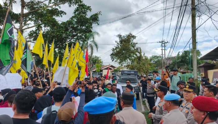 Mahasiswa Kotamobagu Datangi Polres Kotamobagu Buntut Insiden Tewasnya Ojol Affan Kurniawan