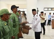 Bupati Boltim Resmi Kukuhkan Satlinmas dan Relawan Damkar