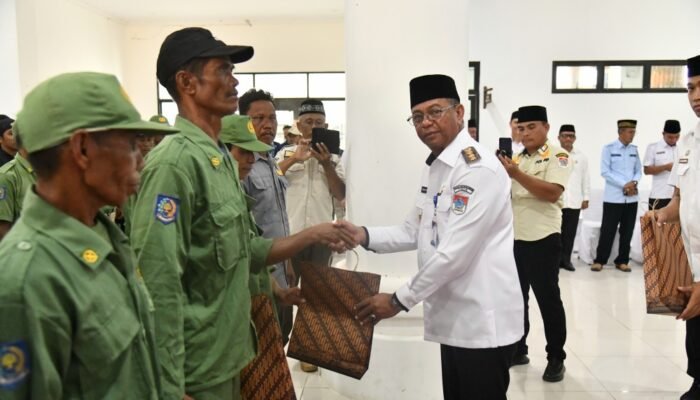 Bupati Boltim Resmi Kukuhkan Satlinmas dan Relawan Damkar
