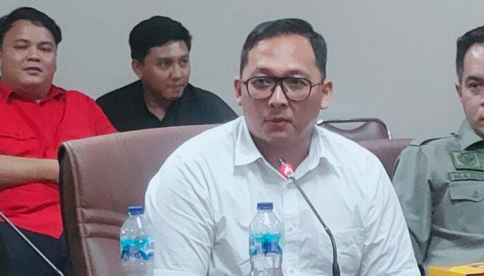 RDP Kelangkaan BBM, Pierre Makisanti Ke Manajer Pertamina Sulawesi: Kalau Tidak Mampu Mending Mundur