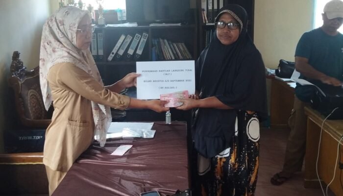 Pemdes Tombolikat Salurkan Dana BLT Bulan Agustus dan September 2025