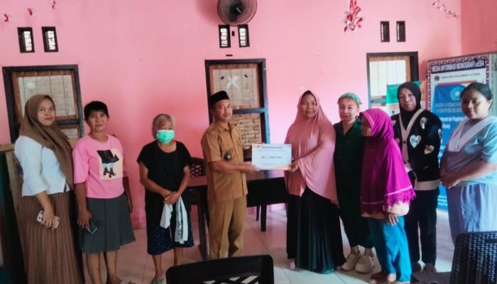 Sangadi Tutuyan 3 Serahkan Dana Santunan Duka 