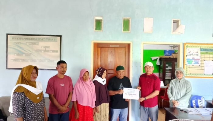 Pemdes Tutuyan 2 Serahkan Santunan Duka Kepada 11 Ahli Waris