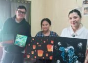 Berkunjung ke Rumah Pelukis Muda Asal Minut, Hillary Julia Tuwo Apresiasi  Lukisan Estetik Karya Adik Dian