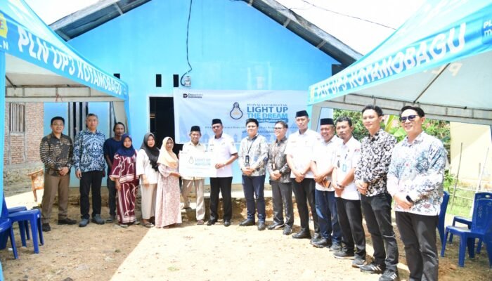 4 KK di Desa Matabulu Terima Bantuan Pelayanan Listrik Gratis, Bupati Oskar Manoppo Ucapkan Terima Kasih Kepada PT PLN