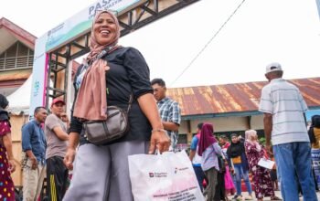 Pertamina Patra Niaga Regional Sulawesi Distribusikan 1.000 Paket Sembako Bersubsidi untuk Warga Kendari