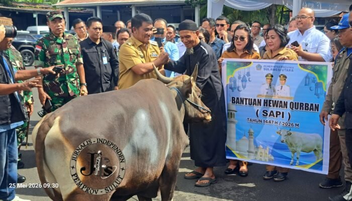 Jelang Idul Adha, Gubernur Yulius Serahkan “Hadiah” Hewan Qurban dari Presiden Prabowo dan Pemprov Sulut
