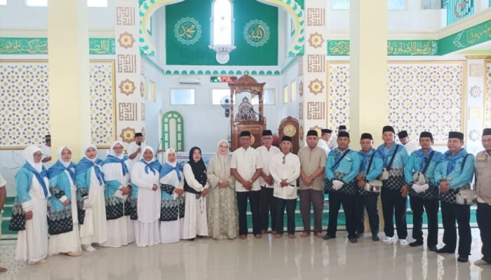 Resmi Lepas CJH, Bupati Oskar Doakan Jamaah CJH Sehat dan Menjadi Haji Mabrur