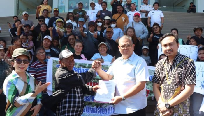 Warga Tokambahu Demo di DPRD Sulut, Tolak Rencana Penggusuran Lahan oleh TNI