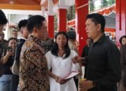 Momen Haru Pernikahan Massal di Minut: Pengantin Ini Dapat Hadiah “Sangat Mahal” dari Bupati Joune Ganda